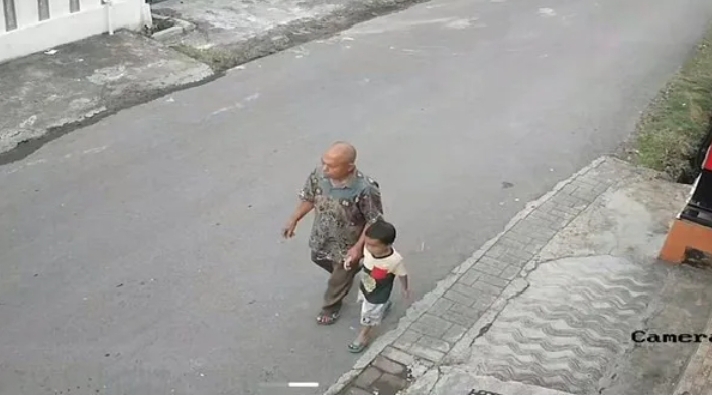 Bocah 4 tahun berinisial IBM yang hilang di Kecamatan Manggala, Makassar, ditemukan polisi setelah 19 jam pencarian.