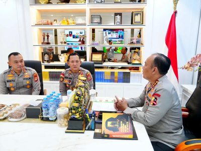 Kapolsek Ujung Loe Iptu Rudi Adri Purwanto mendapat apresiasi Wakapolri Komjen Dedi Prasetyo atas kedekatannya dengan masyarakat Ujung Loe.