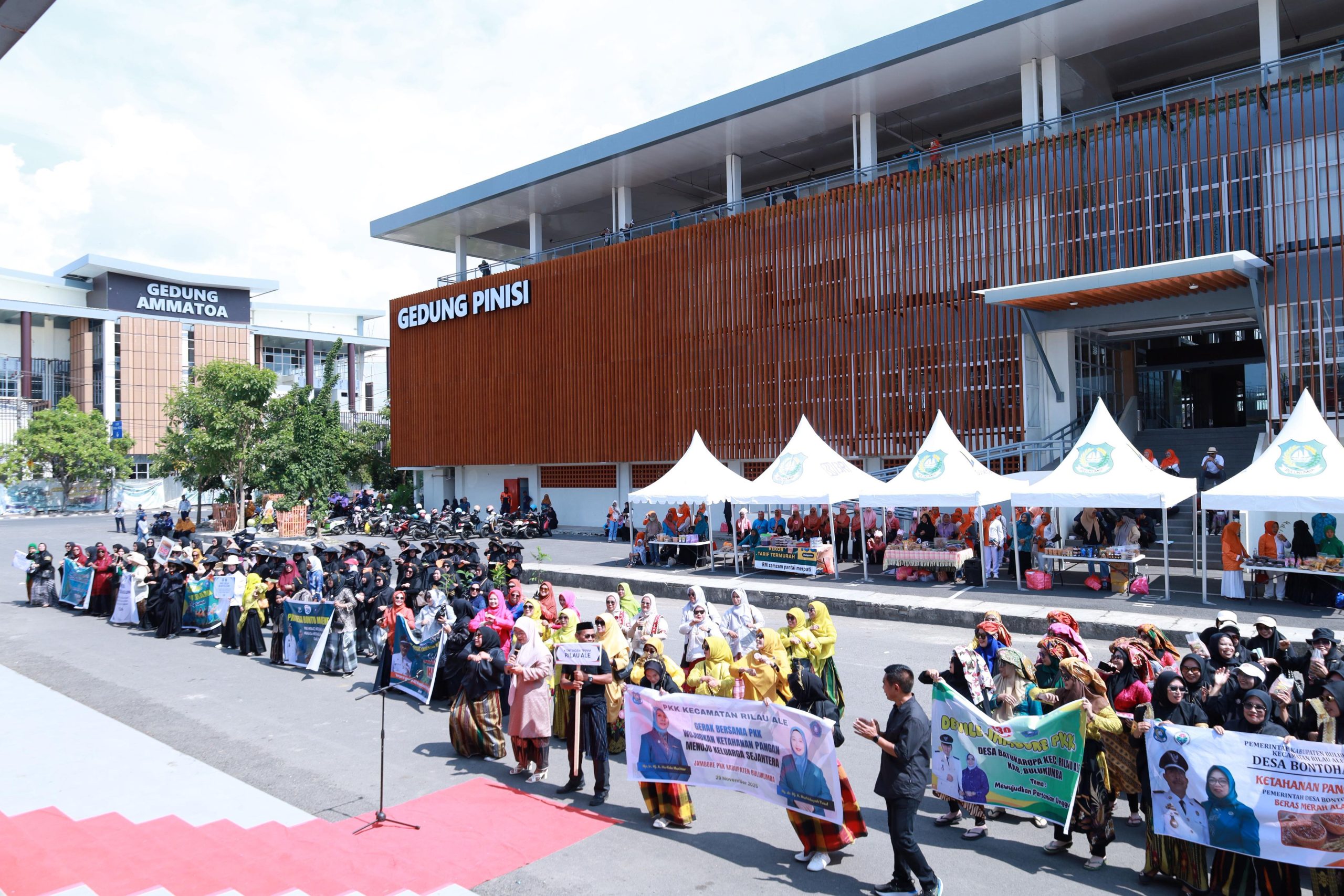 Jambore PKK Bulukumba 2025 berlangsung meriah dengan ribuan peserta.