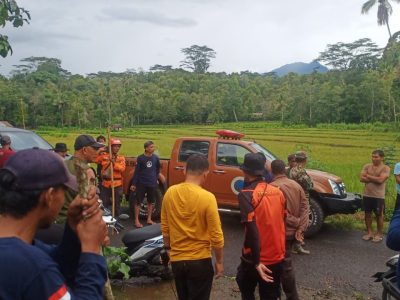 Seorang nenek berusia 80 tahun di Dusun Bambaungan, Desa Balang Taroang, Bulukumpa, dilaporkan hilang sejak 28 November 2025. BPBD Bulukumba bersama TNI, Polri, dan relawan terus melakukan pencarian meski hujan mengguyur wilayah tersebut.