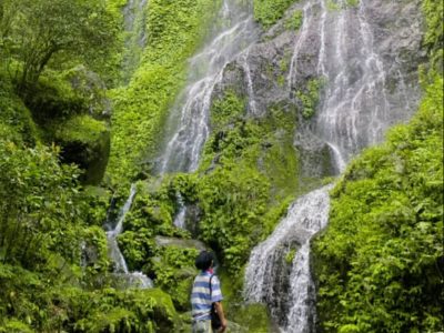 Air Terjun Ere Lulua atau Air Terjun 7 Bidadari di Kindang, Bulukumba, menjadi destinasi wisata alam baru yang menyuguhkan keasrian hutan, trek petualangan, dan panorama air terjun alami.