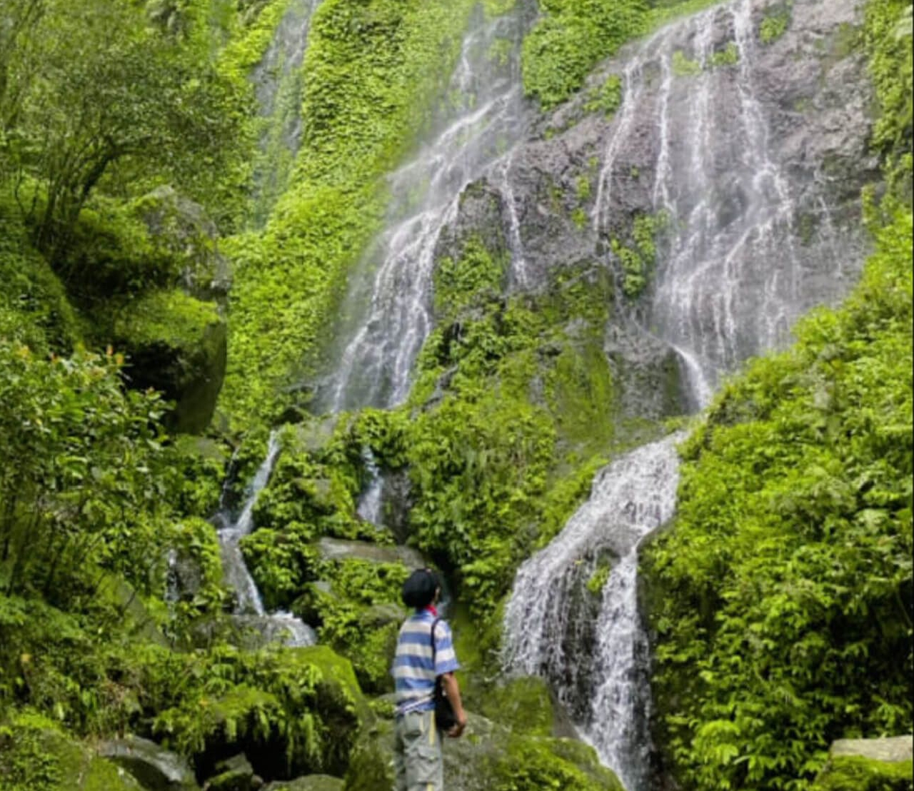 Air Terjun Ere Lulua atau Air Terjun 7 Bidadari di Kindang, Bulukumba, menjadi destinasi wisata alam baru yang menyuguhkan keasrian hutan, trek petualangan, dan panorama air terjun alami.