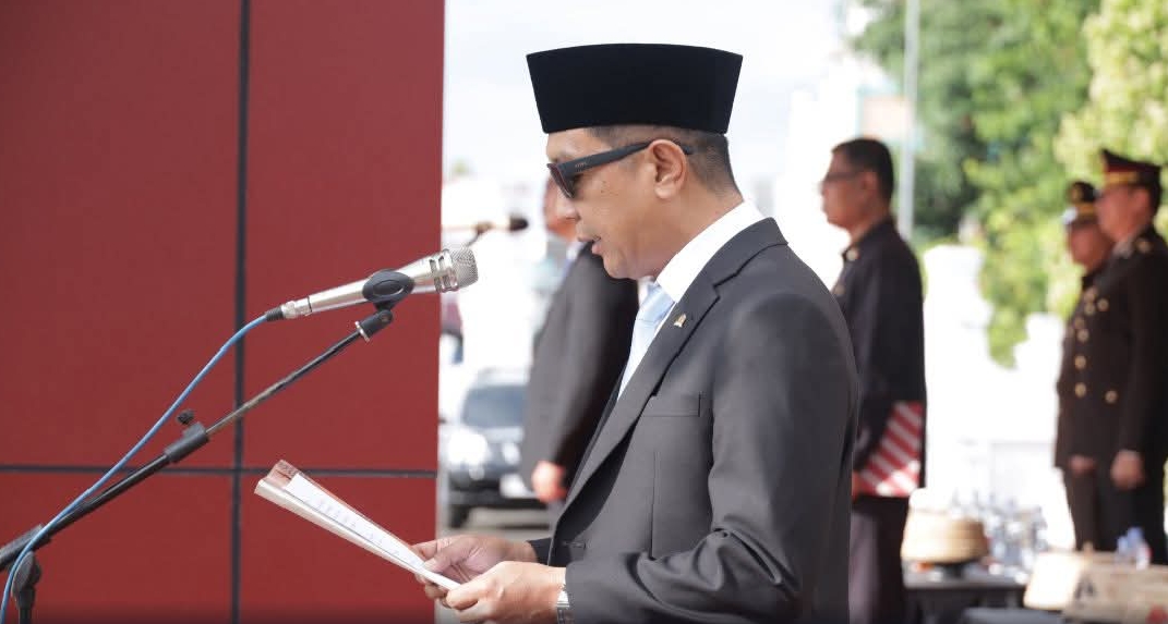 Wakil Ketua DPRD Bulukumba, Syahruni Haris membacakan Ikrar Bela Negara pada upacara HBN Ke 77 di Bulukumba.