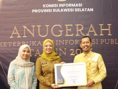 Kepala Dinas Kominfo dan Persandian Bulukumba, Andi Uke Indah Permatasari usai menerima penghargaan Keterbukaan Informasi Publik 2025 Pemkab Bulukumba.