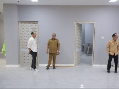 Ketua Komisi IV DPRD Bulukumba H. Syamsir Paro bersama Wakil Ketua DPRD Syahruni Haris dan anggota Komisi IV saat meninjau proyek pembangunan RSUD Andi Sulthan Dg. Radja Bulukumba, Selasa (30/12/2025).