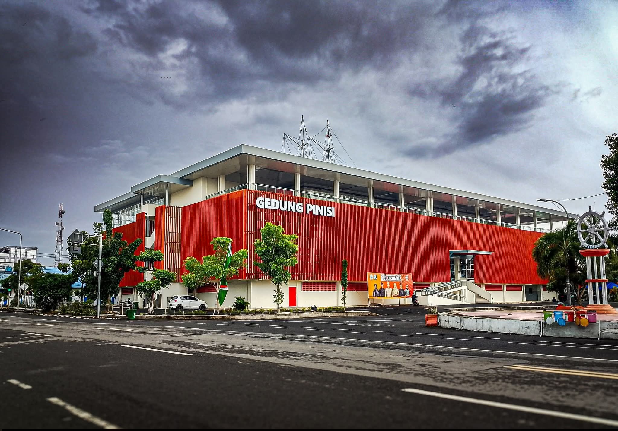 Gedung Pinisi Bulukumba yang menjadi lokasi bocah 4 tahun terjatuh dan meninggal dunia setelah di rawat intensif di RSUD Bulukumba.