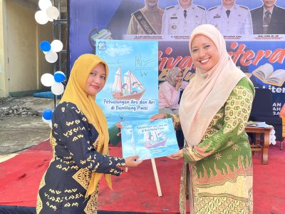 Buku cerita bergambar “Petualangan Ara dan Ari di Bantilang Pinisi” produksi Diskominfo Bulukumba ikut meramaikan Festival Literasi 2025 dengan memperkuat semangat literasi budaya Pinisi sebagai warisan dunia UNESCO.