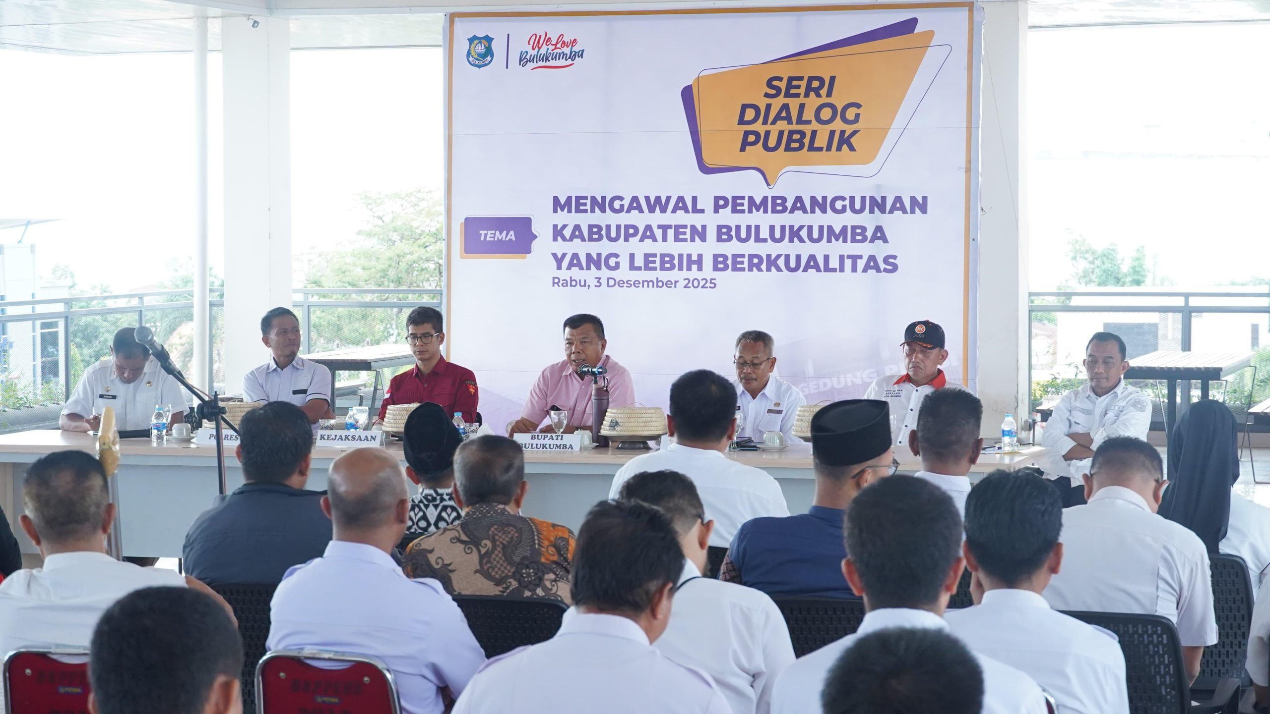Dialog Publik Pemkab Bulukumba kembali digelar bersama Bupati Andi Muchtar Ali Yusuf dan berbagai elemen masyarakat untuk mengawal pembangunan yang lebih berkualitas.