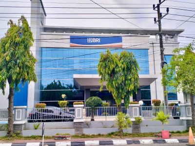 Realisasi Kredit Usaha Rakyat (KUR) BRI Bulukumba tahun 2025 mencatat pencapaian fantastis. KUR Mikro tembus 143% dan KUR Kecil mencapai 227% Ytd.