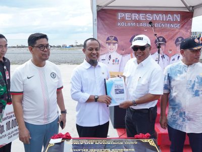 Gubernur Sulsel Andi Sudirman Sulaiman meresmikan Kolam Labuh Bentenge Bulukumba sebagai ikon baru pesisir.