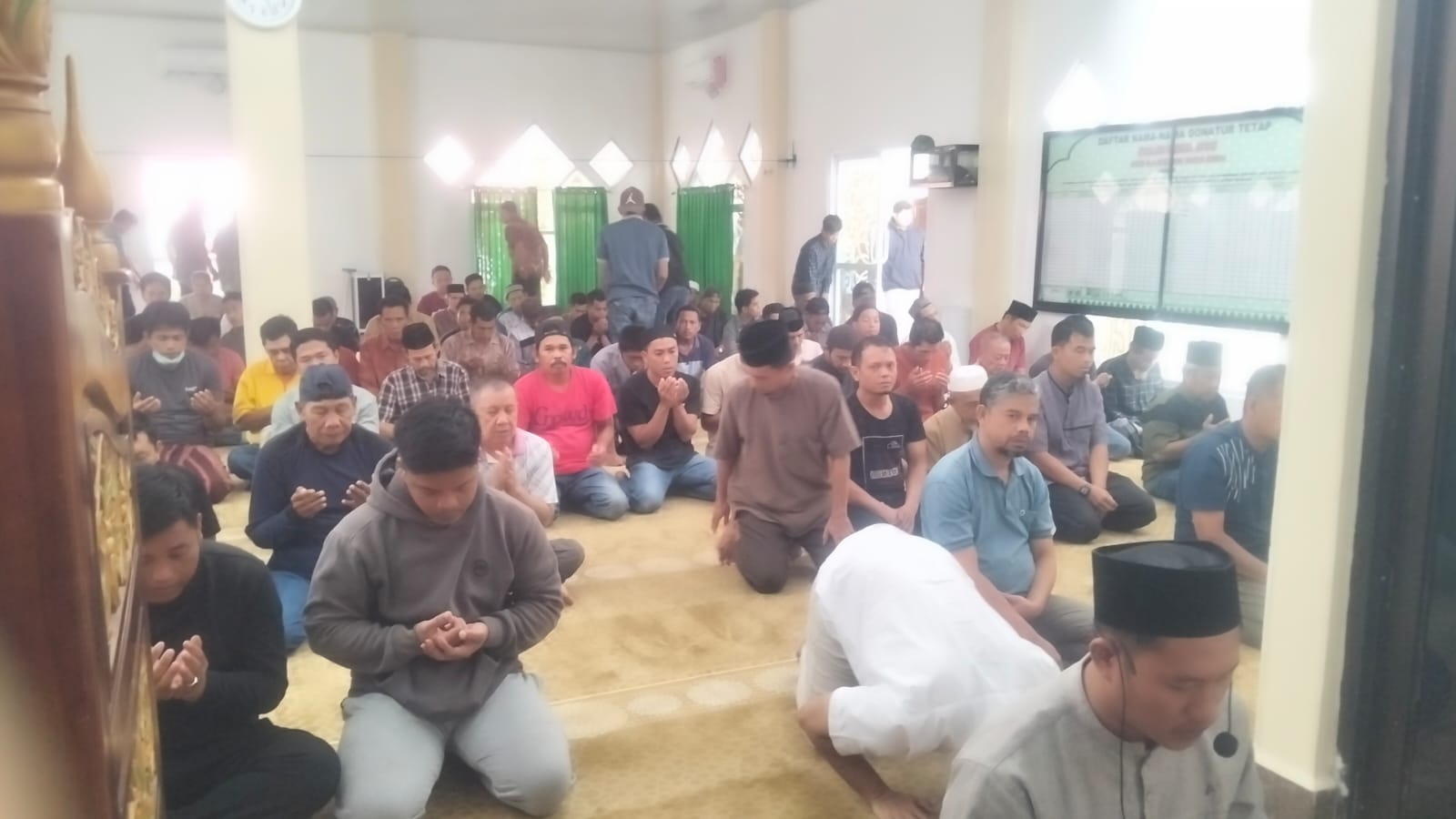 Masjid Nurul Afiat RSUD Bulukumba menggalang donasi Celengan Jumat untuk korban bencana Sumatera dan Aceh.