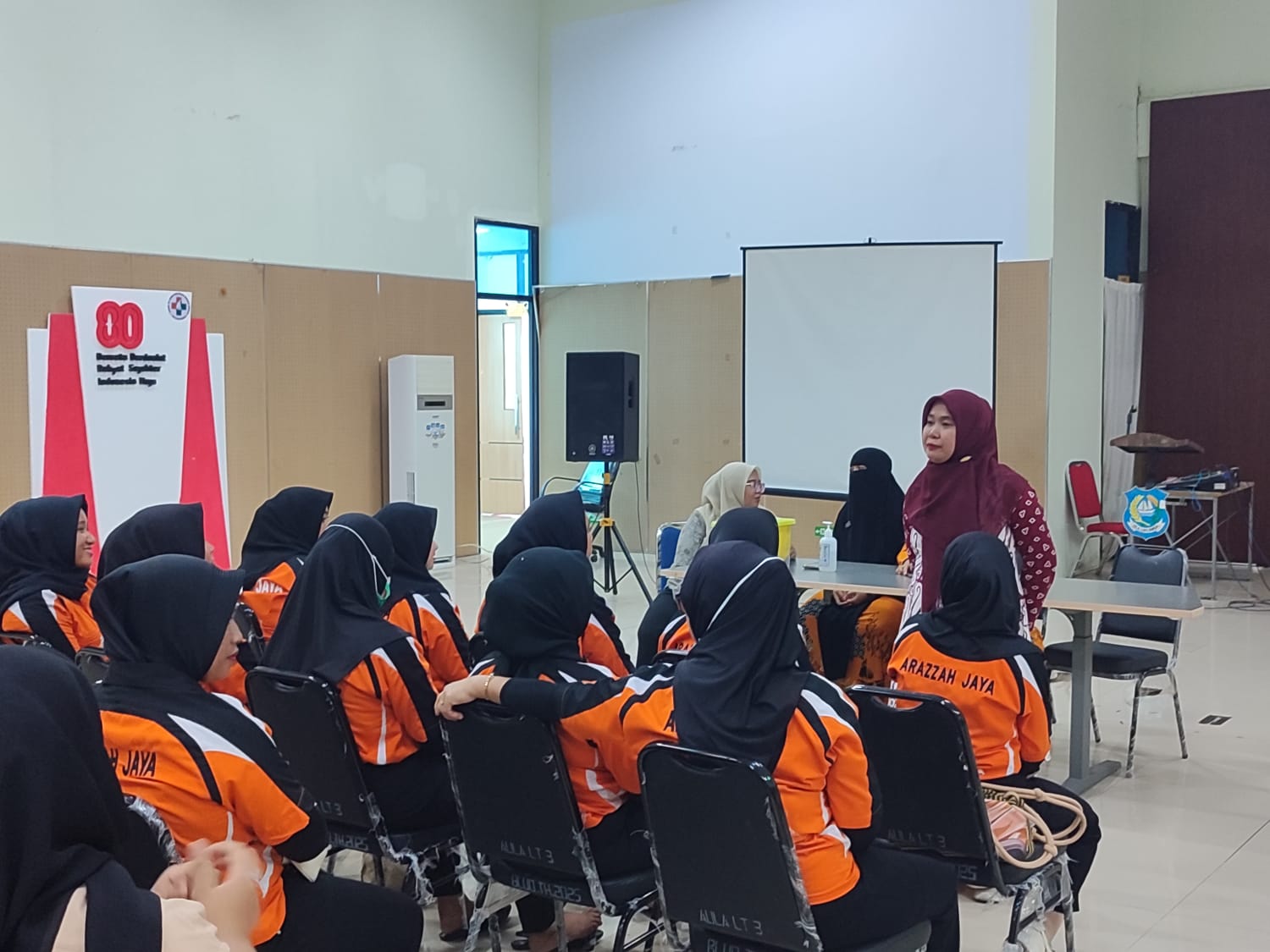 RSUD Bulukumba mengadakan sosialisasi cuci tangan dan penggunaan spill kit untuk 64 petugas cleaning service.