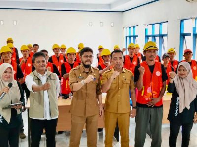 Pemkab Bulukumba melalui Dinas PUTR menggelar Uji Sertifikasi Tukang Pasang Bata Jenjang 1 untuk meningkatkan kompetensi dan daya saing tenaga kerja konstruksi lokal, 15 Desember 2025.