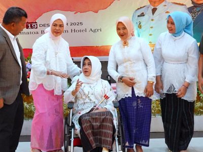 Bupati Bulukumba Andi Muchtar Ali Yusuf dan Andi Herfida Muchtar saat menghadiri peringatan Hari Ibu ke-97 di Bulukumba.