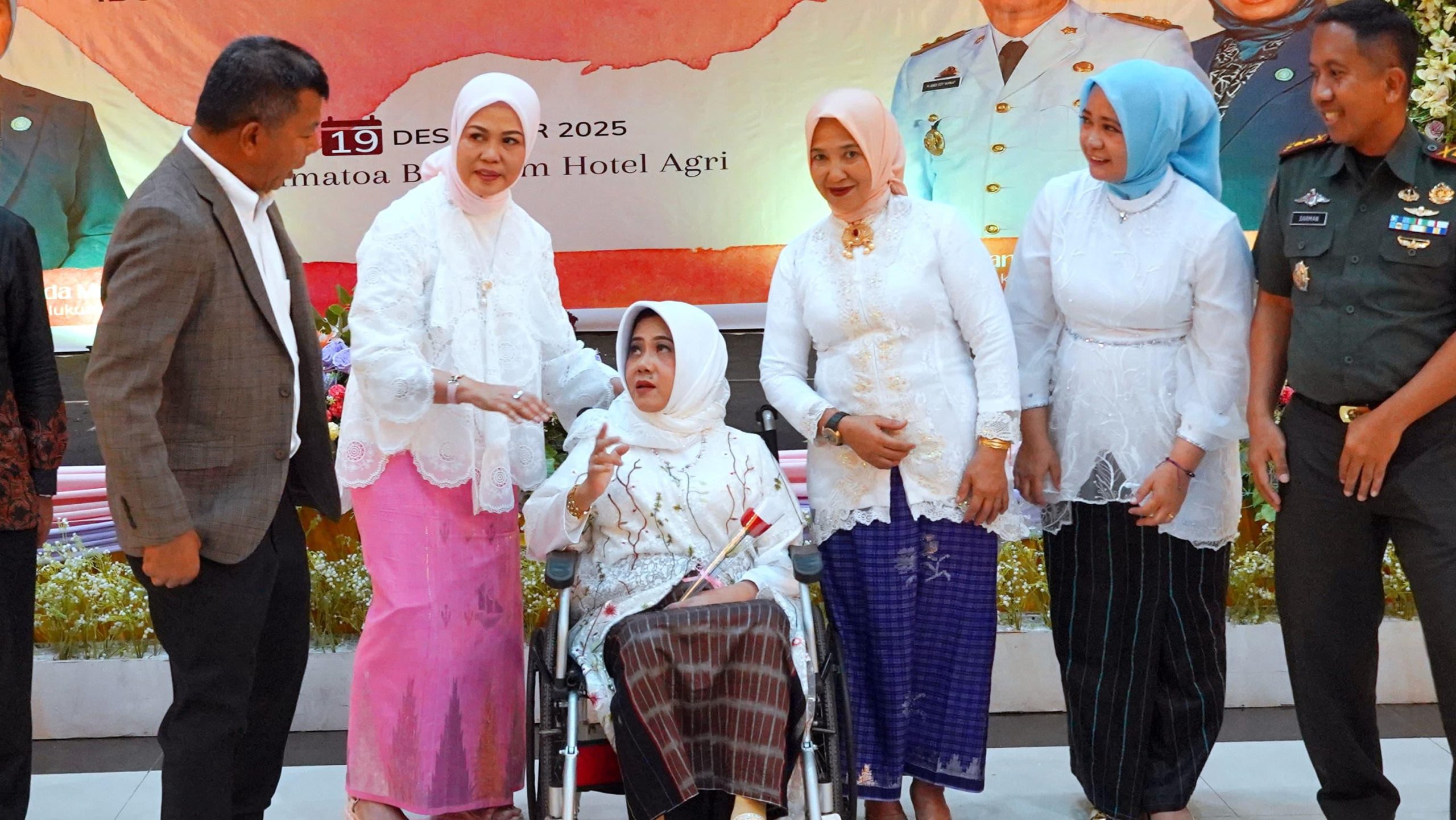 Bupati Bulukumba Andi Muchtar Ali Yusuf dan Andi Herfida Muchtar saat menghadiri peringatan Hari Ibu ke-97 di Bulukumba.