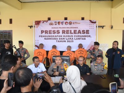 Kapolres Bulukumba AKBP Restu Wijayanto memimpin Press Release Akhir Tahun 2025 Polres Bulukumba
