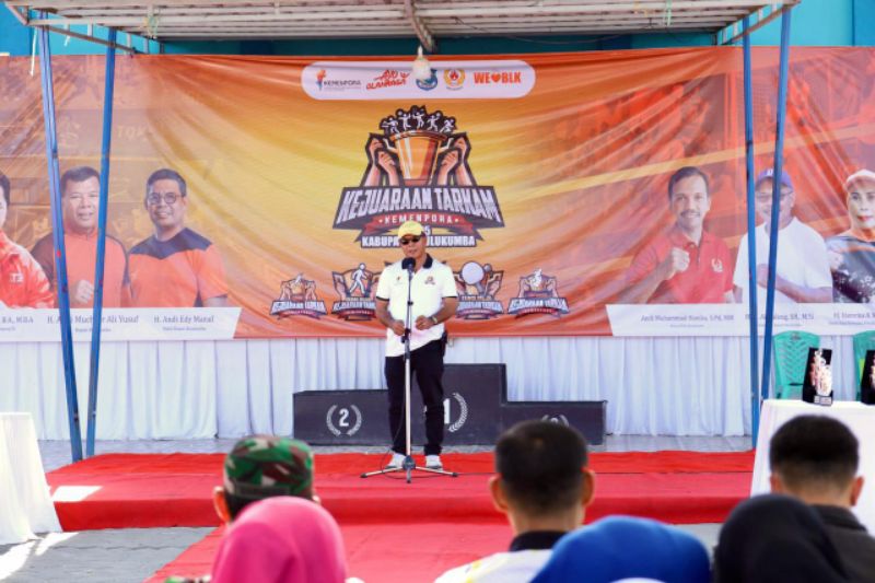 Bupati Bulukumba Andi Muchtar Ali Yusuf membuka Kejuaraan Tarkam 2025 di GOR Bulukumba.
