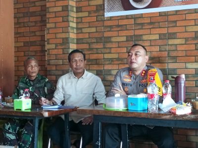 Wakil Ketua DPRD Bulukumba, Syahruni Haris saat menghadiri Dialog Akhir Tahun yang dikemas dalam bentuk Ngopi Bareng di salah satu warkop di Bulukumba, Senin, 29 Desember 2025.