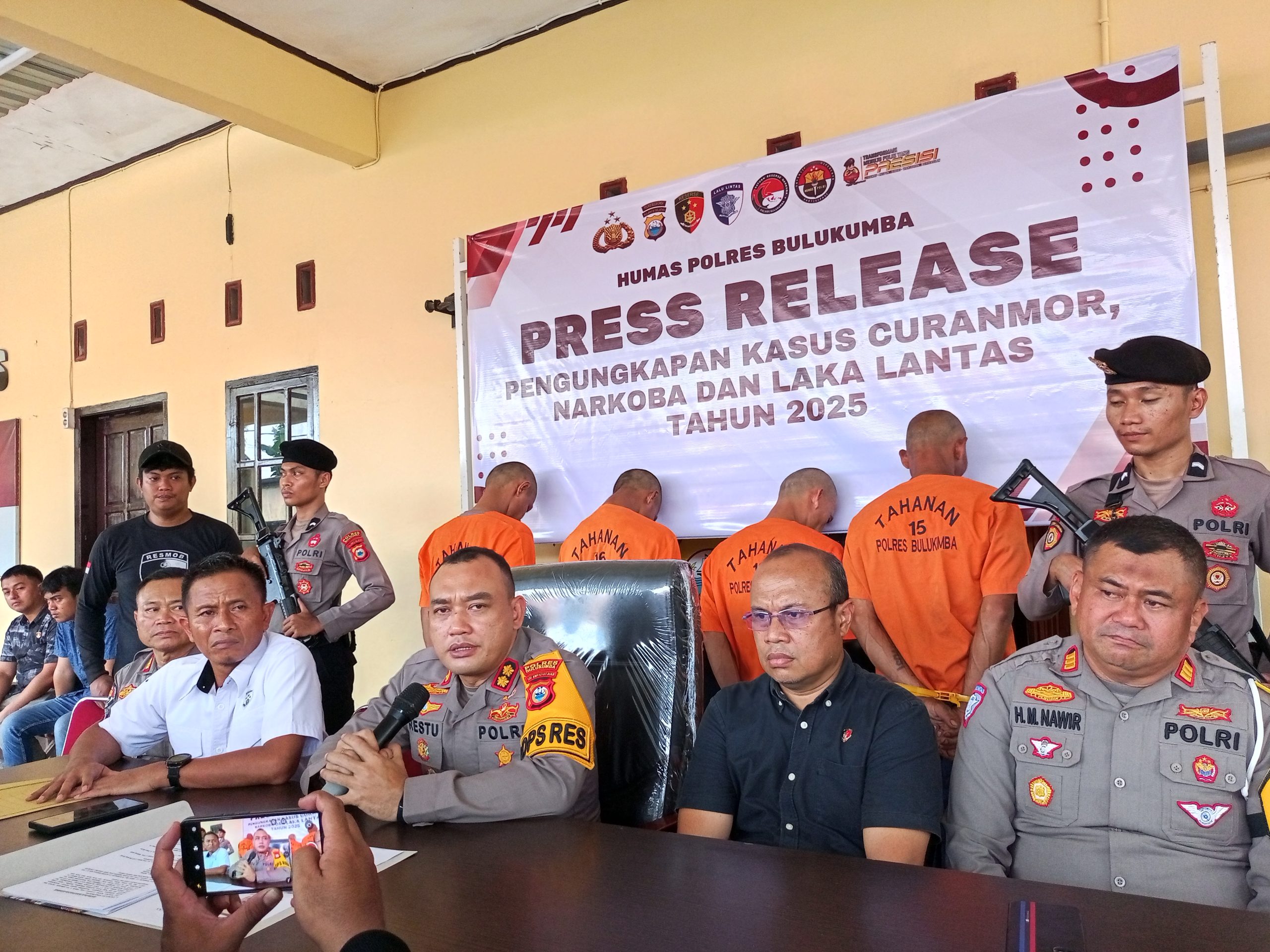 Polres Bulukumba saat menyampaikan rilis data kecelakaan lalu lintas di wilayah hukum Polres Bulukumba sepanjang tahun 2025.