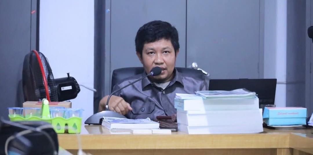 Dr. Supriadi dari Fraksi PKS pimpin rapat perdana Pansus II DPRD Bulukumba membahas Ranperda RTRW 2025–2045