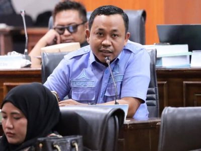 Wakil Ketua Komisi II DPRD Bulukumba saat kunjungan lapangan di pesisir Panrang Luhu Desa Bira