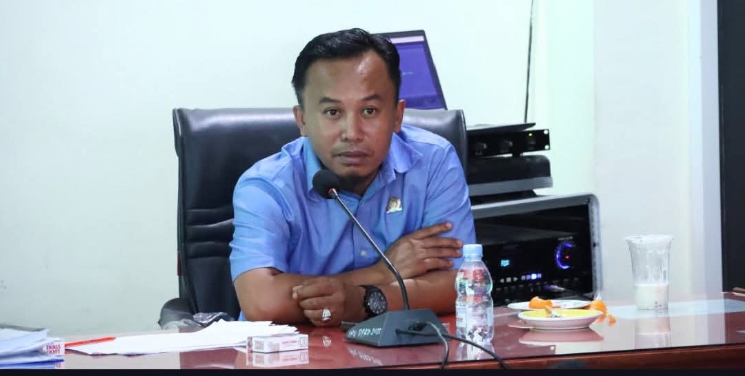 Rizal Sarib saat Rapat Komisi III DPRD Bulukumba membahas parkir tepi jalan dan retribusi pasar tradisional