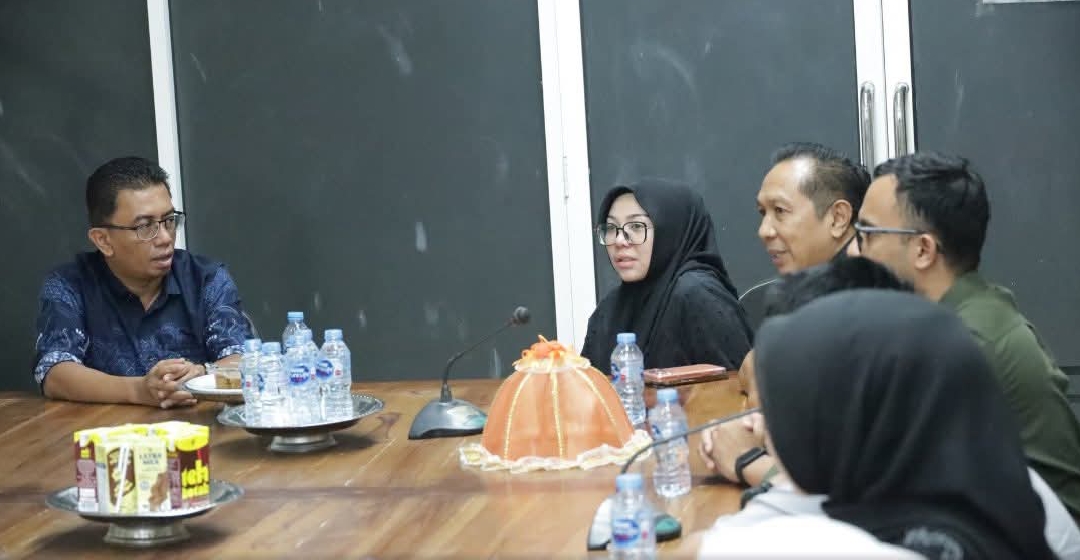 Pimpinan DPRD Bulukumba menerima kunjungan Kejari Bulukumba di ruang kerja Ketua DPRD