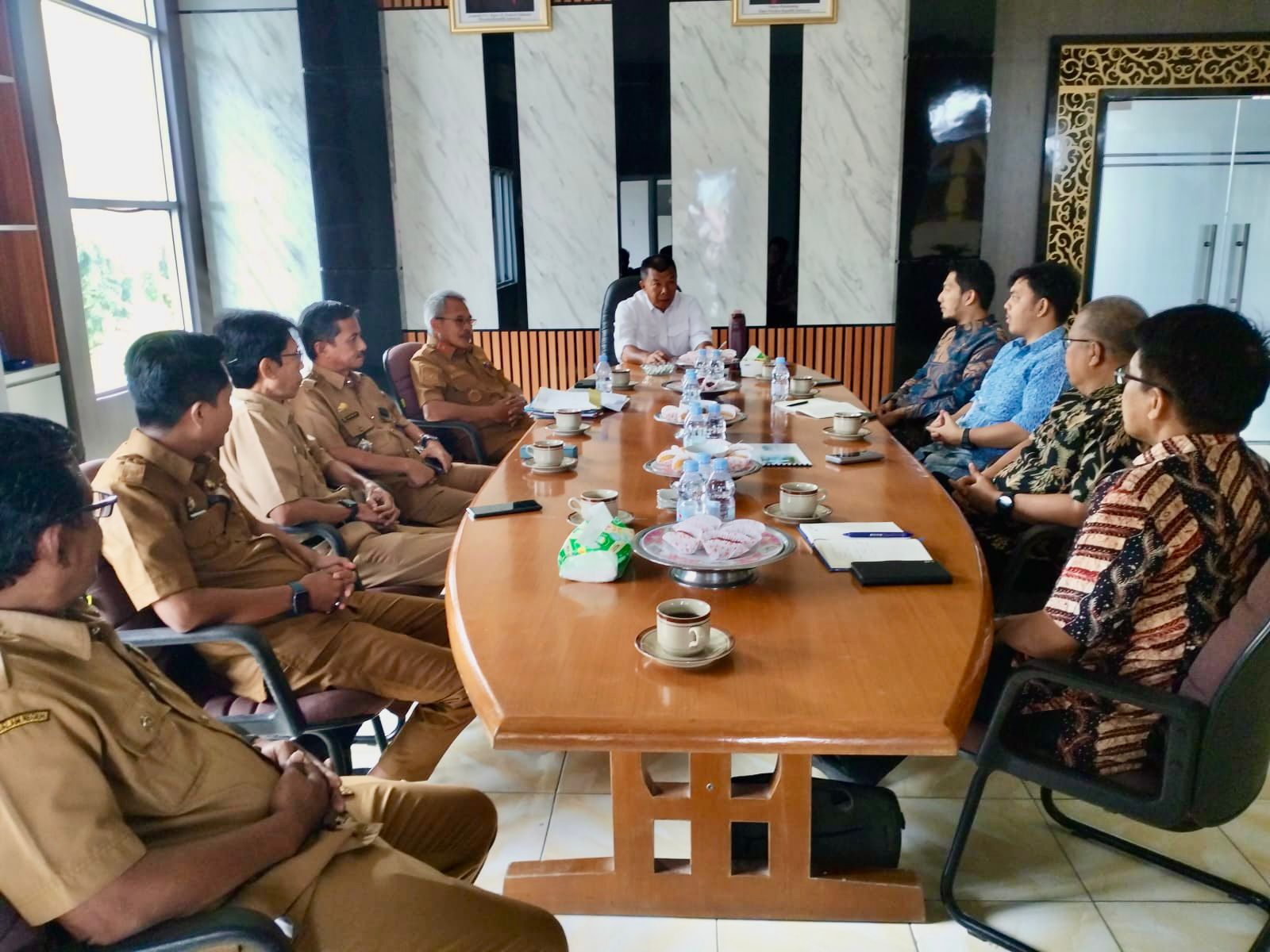 Bupati Bulukumba menerima kunjungan PT Moya Indonesia terkait investasi air bersih dan PDAM