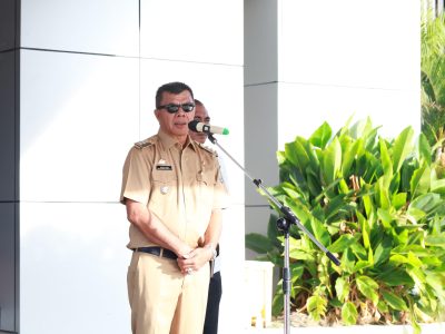 Bupati Bulukumba Andi Muchtar Ali Yusuf memimpin apel gabungan OPD di halaman Kantor Bupati Bulukumba