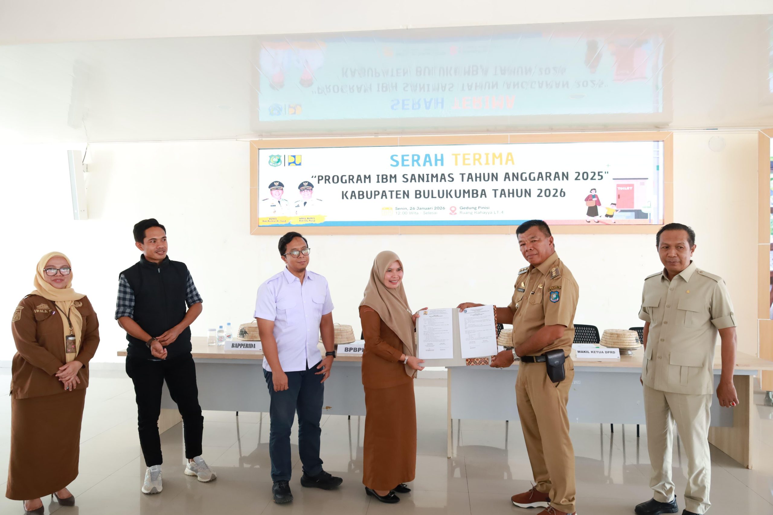 Bupati Bulukumba Andi Muchtar Ali Yusuf menghadiri serah terima program Infrastruktur Berbasis Masyarakat (IBM) Sanitasi Masyarakat (Sanimas) Kabupaten Bulukumba tahun anggaran 2025