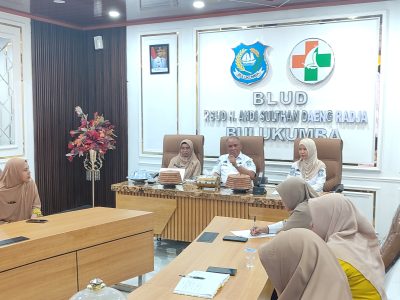 Direktur RSUD Bulukumba dr. Rizal Ridwan Dappi memberikan sambutan pada kegiatan Monitoring dan Evaluasi keperawatan di aula manajemen RSUD Bulukumba
