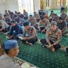 Personel Polres Bulukumba mengikuti kegiatan Binrohtal di Masjid Namirah