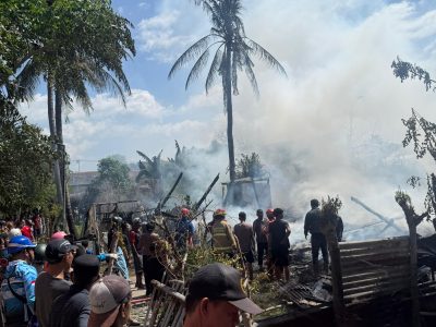 Kondisi rumah panggung di Kelurahan Kasimpureng, Kecamatan Ujungbulu, Bulukumba, yang hangus dilalap api pada Sabtu pagi, 31 Januari 2025.