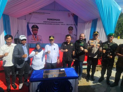 Gubernur Sulsel Andi Sudirman Sulaiman meresmikan Jembatan Sungai Balampangi di Sinjai