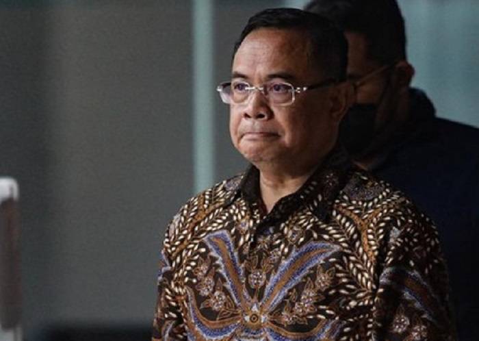 Petugas KPK saat melakukan operasi tangkap tangan di Kabupaten Pati, Jawa Tengah