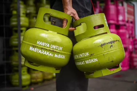 Tabung gas LPG 3 kilogram bersubsidi berwarna hijau yang akan diatur ketat distribusinya mulai triwulan II 2026