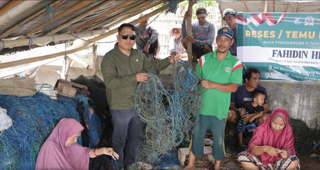 Fahidin HDK berdialog dengan nelayan dan petani rumput laut saat reses DPRD Bulukumba di Bintarore