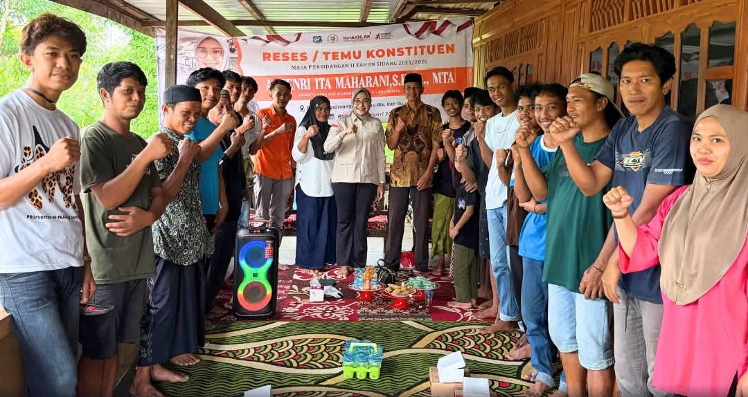 Reses anggota DPRD Bulukumba Andi Tenri Ita Maharani bersama warga Desa Pangalloang