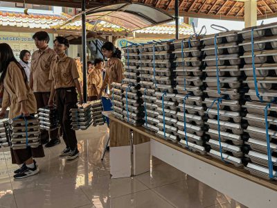 Penyaluran Program Makan Bergizi Gratis di satuan pendidikan selama pelaksanaan MBG