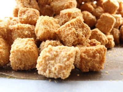 Tahu crispy cocok menjadi menu buka puasa disajikan hangat dengan tekstur renyah dan warna keemasan.