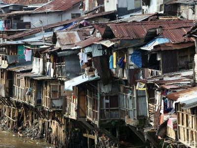 (Ilustrasi) Ilustrasi data GoBankingRates tentang ciri kelas menengah bawah dan kelas bawah berdasarkan tempat tinggal, pekerjaan, tabungan, gaya hidup, dan pendidikan