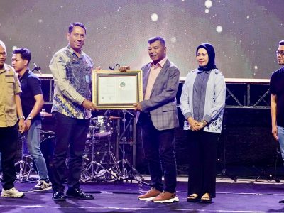 Penyerahan Sertifikat Indikasi Geografis Bulukumba kepada Bupati Bulukumba oleh Kemenkum Sulsel