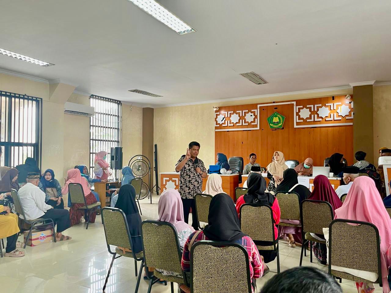 Pemeriksaan kesehatan calon jemaah haji Bulukumba oleh Dinas Kesehatan di Aula Kemenhaj