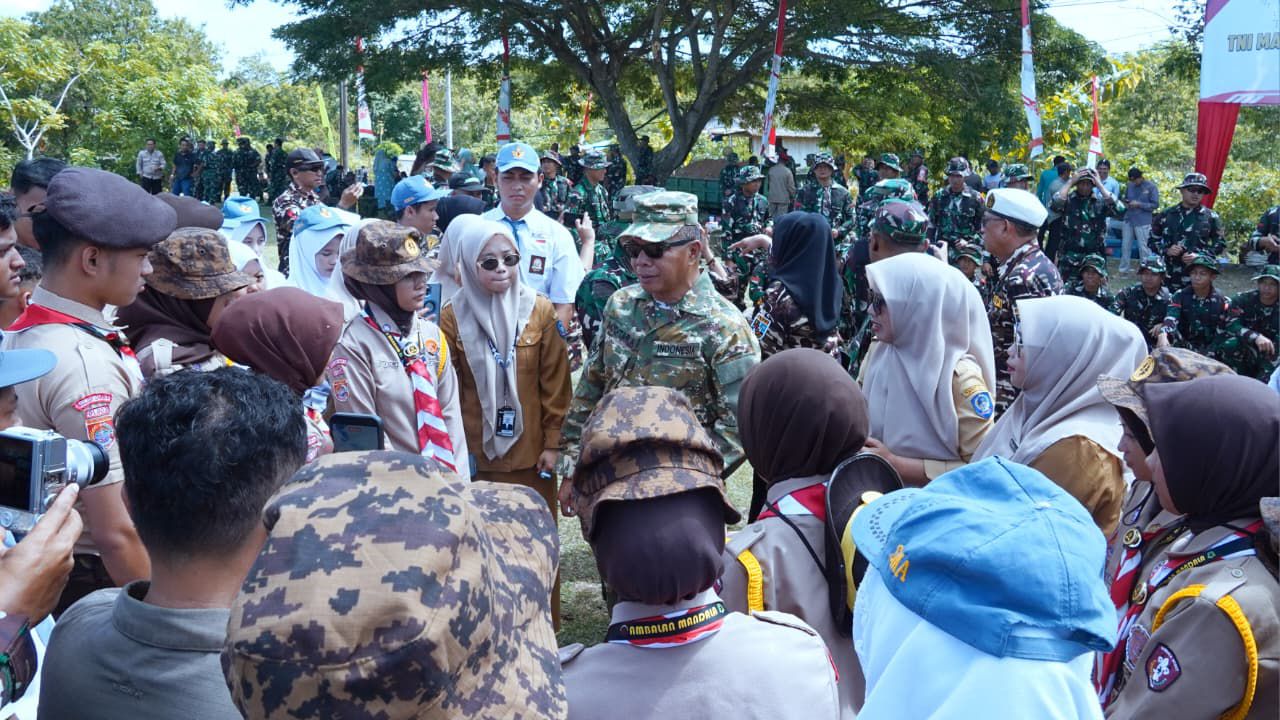 Bupati Bulukumba Andi Muchtar Ali Yusuf memimpin upacara pembukaan TMMD ke-127 di Desa Ara Kecamatan Bontobahari