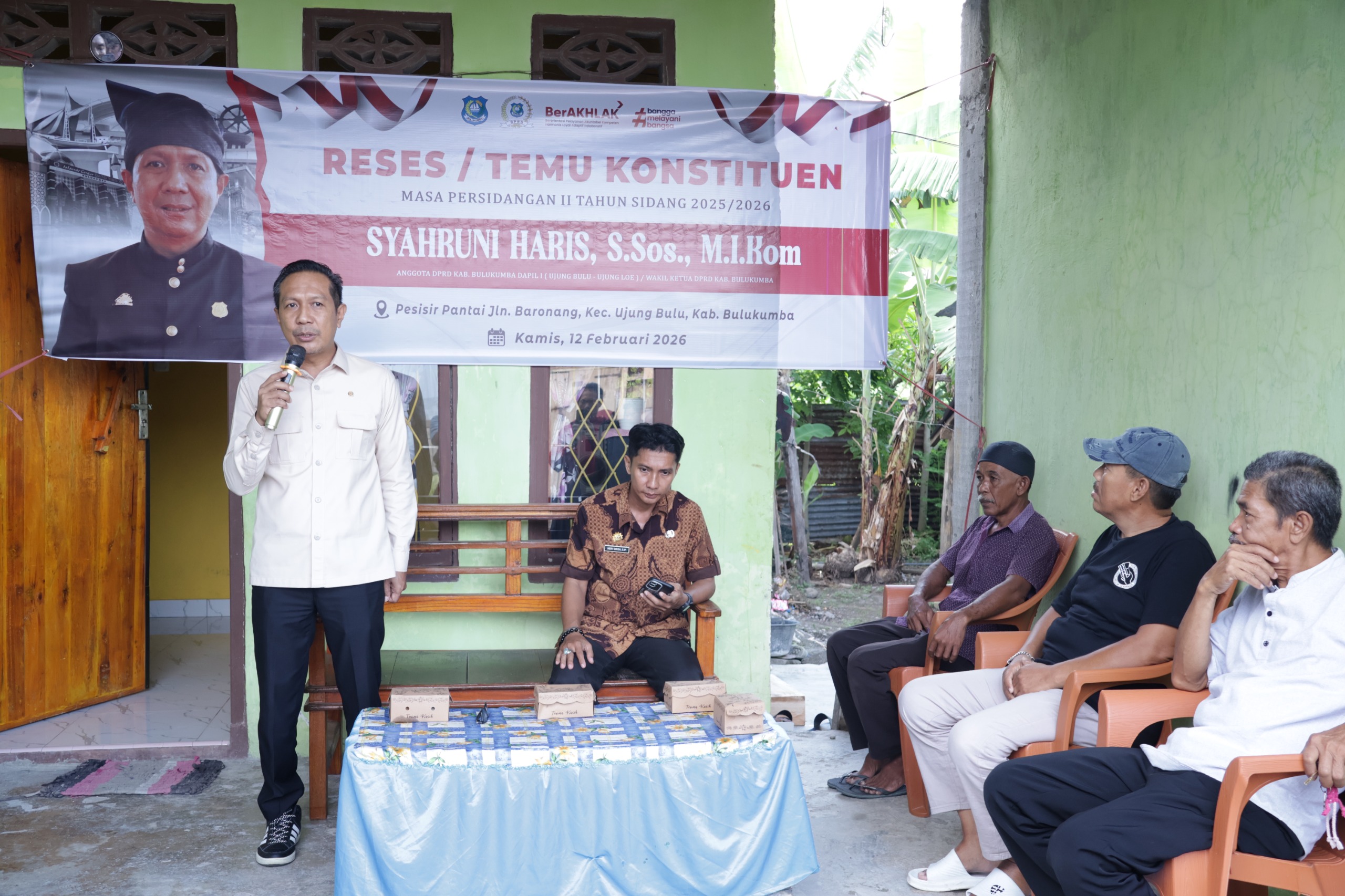 Anggota DPRD Bulukumba Syahruni Haris saat reses bersama nelayan Ujung Bulu