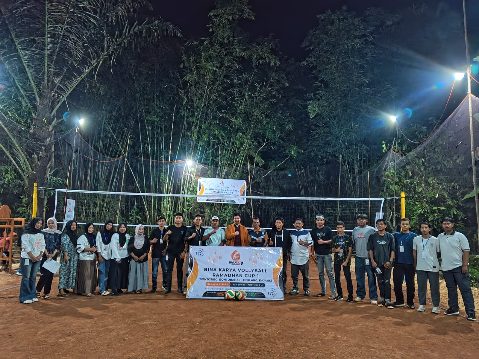 Pembukaan Turnamen Bina Karya Vollyball Ramadhan Cup 1 di Kabupaten Bulukumba diikuti 14 tim dari empat kecamatan.