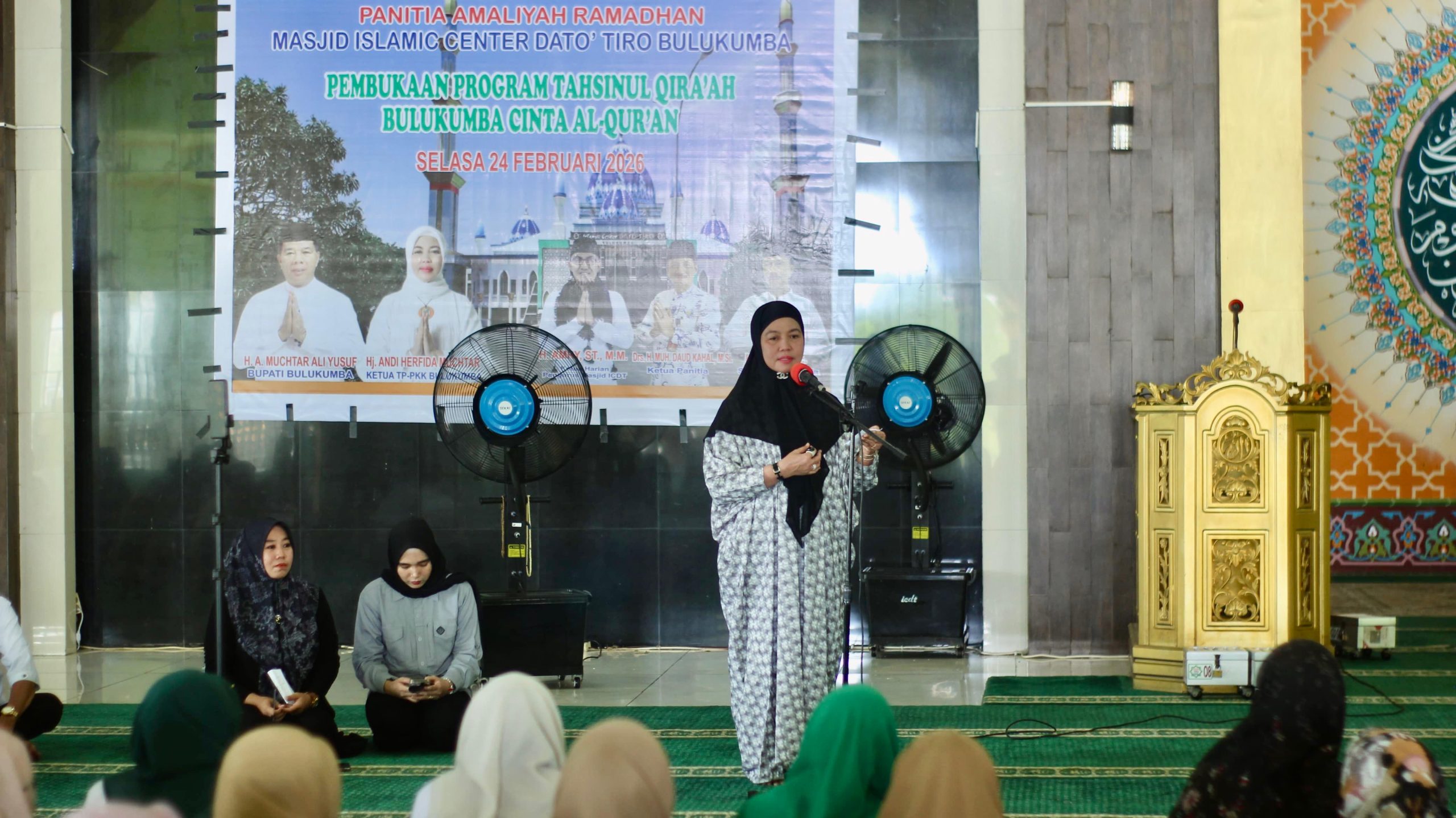 Ketua TP PKK Bulukumba Andi Herfida Muchtar membuka kegiatan Tahsinul Qira’ah Bulukumba Cinta Al-Qur’an di Masjid ICDT.
