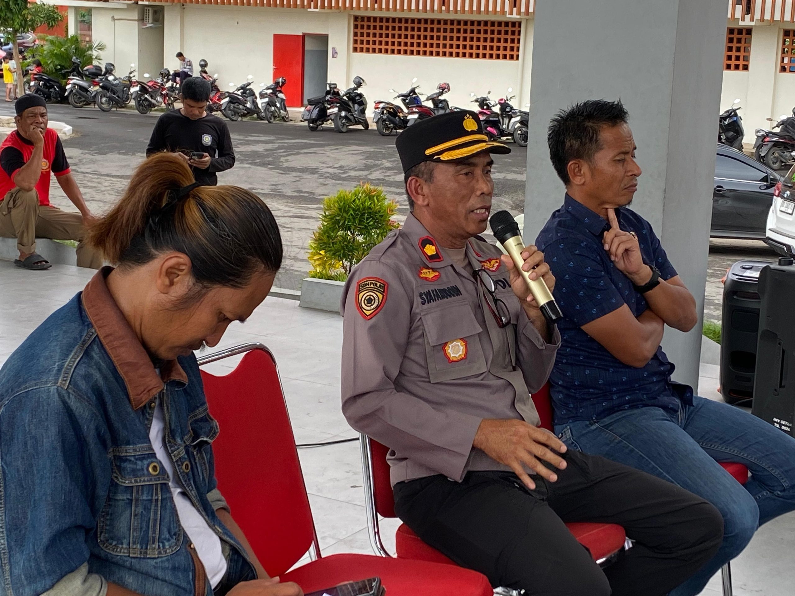 Wakapolres Bulukumba menerima aspirasi masyarakat terkait kasus dugaan penistaan agama