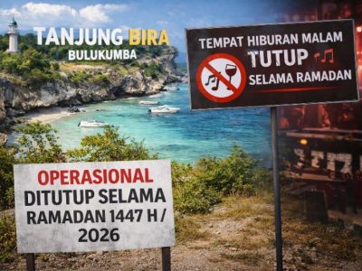 Wakil Bupati Bulukumba Andi Edy Manaf menyerahkan mukenah kepada pekerja perempuan muslim di kawasan wisata Bira.