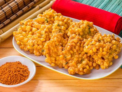 Bakwan jagung renyah sebagai camilan buka puasa Ramadan